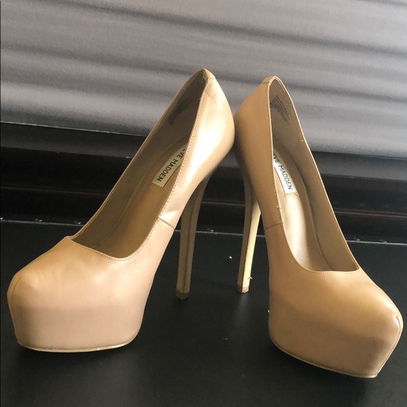 Steve Madden Nude Pumps - Picture 3 of 4